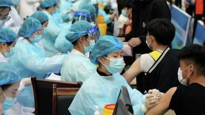 В Китае полный курс вакцинации от COVID-19 прошли более миллиарда человек - vchaspik.ua - Украина - Китай