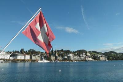 Швейцария вводит двойное тестирование на COVID для непривитых туристов - aif.ru - Швейцария