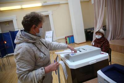 В Свердловской области за полдня на выборах проголосовали 13,5% избирателей - znak.com - Свердловская обл.