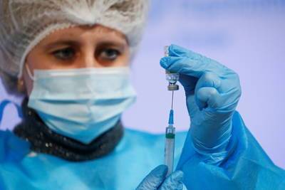 В Верховной Раде объявили о провале кампании по вакцинации от коронавируса - lenta.ru - Украина