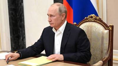 Владимир Путин - Путин рассказал, что целый день общался с больным COVID-19 - vm.ru - Россия - Таджикистан