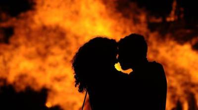Зажгли вечеринку: гости и молодожены сбежали со свадьбы, когда там стало "жарко" - видео - belta.by - Белоруссия - Минск - Мексика