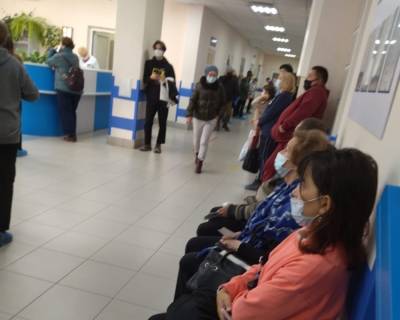 В ковидной больнице № 24 в Екатеринбурге собрались большие очереди из пациентов - znak.com - Екатеринбург - Пресс-Служба