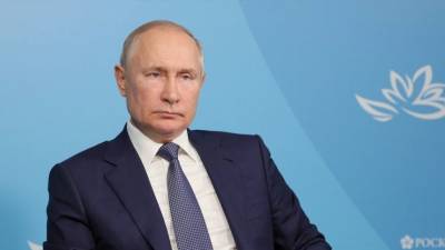 Владимир Путин - Дмитрий Песков - Песков сообщил о состоянии соблюдающего режим самоизоляции Путина - 5-tv.ru - Россия