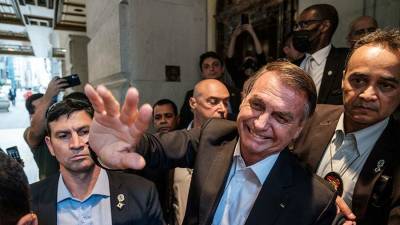 Жаир Болсонар - Марсело Кейроги - Президент Бразилии ушел на карантин из-за COVID-19 у главы минздрава - iz.ru - Сша - Нью-Йорк - Израиль - Бразилия