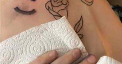 Татуировщик-любитель делится своей первой татуировкой, а люди умоляют ее больше не делать этого - rbnews.uk