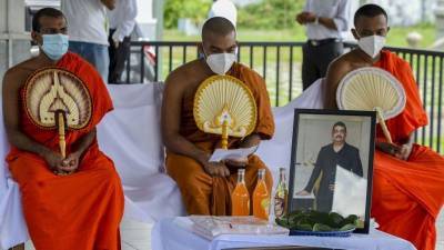На Шри-Ланке от коронавируса умер шаман, создавший «зелье» от COVID-19 - sharij.net - Шри Ланка