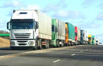 На границе Литвы с Беларусью огромная очередь грузовиков: водителям не хватает еды и воды - charter97.org - Белоруссия - Литва