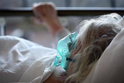 Двум группам пациентов с COVID-19 рекомендовали новое лечение - lenta.ru