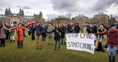В Нидерландах на акцию против обязательных COVID-сертификатов вышли тысячи людей - dsnews.ua - Голландия - с. 25 Сентября