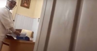 Просила отселить из палаты с COVID-19: пациентке в Мукачево предложили чердак (видео) - focus.ua - Украина - Закарпатская обл.
