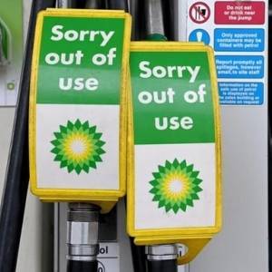 Из-за топливного кризиса в Великобритании массово закрылись АЗС - reporter-ua.com - Англия