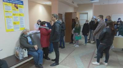 В облздраве объяснили причину ковидных очередей в воронежских поликлиниках - vestivrn.ru