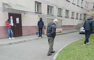 «И министр здравоохранения пусть приезжает, увидит, что такое три часа под дверью у врача!» - charter97.org - Белоруссия