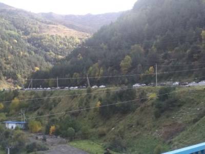 На границе Южной Осетии с Россией сотни машин встали в пробке - eadaily.com - Россия - республика Южная Осетия