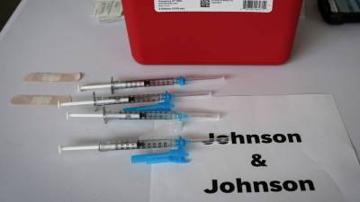 Янез Поклукар - Словения приостановила применение вакцины Johnson & Johnson после смерти девушки - russian.rt.com - Словения