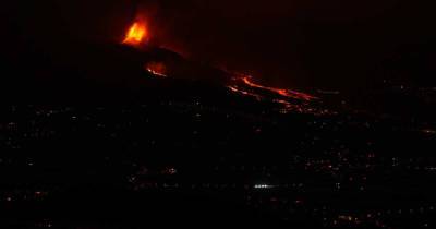 Лава сожгла на Канарах "чудо-дом", который оставался нетронутым - ren.tv - Россия - Испания - Дания - Дома