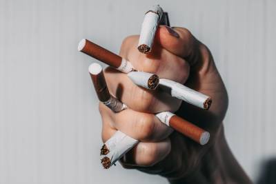 Артур Гараганов - Психолог Гараганов назвал заблуждением пользу курения при COVID-19 - volg.mk.ru