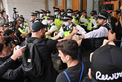 Полиция Лондона начала задержания на митинге противников вакцинации - tvc.ru - Англия - Лондон