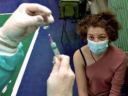 Последняя капля: Принудительная вакцинация заставляет родителей забирать детей из школ - newsland.com