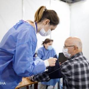 Первую прививку от коронавируса получили 7 млн украинцев - reporter-ua.com - Украина