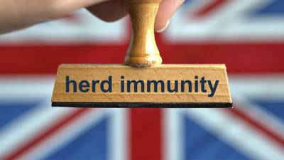 Крис Уитти - В Британии могут разрешить вакцинацию школьников от коронавируса - iz.ru - Англия - Израиль
