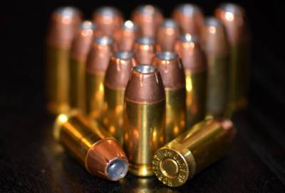 В Петербурге мужчины устроили стрельбу из ВАЗа - online47.ru - Россия - Санкт-Петербург - Ленобласть обл.