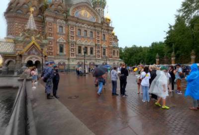 В Петербурге в 2021 году побывало в восемь раз меньше туристов, чем до пандемии - online47.ru - Санкт-Петербург