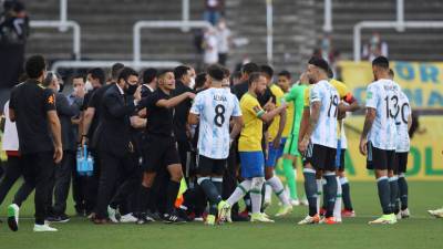 «Игроки должны оставаться в изоляции»: почему был прерван матч между Бразилией и Аргентиной в отборе на ЧМ-2022 - russian.rt.com - Англия - Бразилия - Сан-Паулу - Аргентина