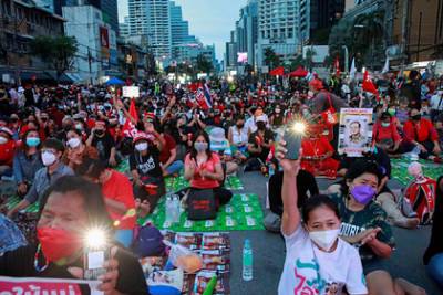 Праюта Чан-Оча - В Таиланде начались массовые протесты из-за пандемии коронавируса - lenta.ru - New York - Таиланд