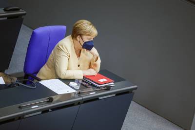 Ангела Меркель - Меркель не сдержала эмоций во время выступления в Бундестаге - tvc.ru - Германия