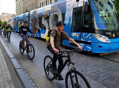 В крупных городах Латвии проезд в общественном транспорте могут разрешить только для людей с COVID-сертификатами - obzor.lt - Латвия