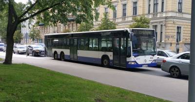 Правительство Латвии хочет запустить отдельный общественный транспорт для вакцинированных от COVID-19 - dsnews.ua - Латвия