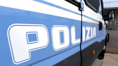 Полиция Италии в ходе обысков изъяла у антипрививочников кастеты и дубинки - mir24.tv - Италия - Рим