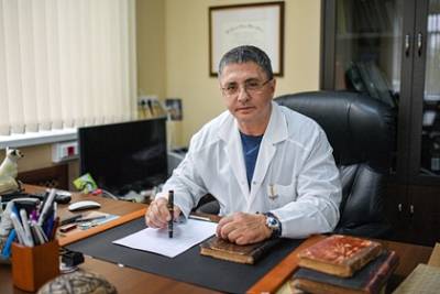 Александр Мясников - Доктор Мясников рассказал о беспокойстве врачей из-за «исчезновения» гриппа - lenta.ru - Москва