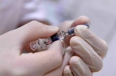Александр Горелов - Инфекционист: между прививками от COVID-19 и гриппа должно пройти не меньше месяца - pnp.ru - Россия