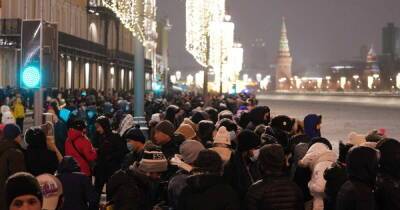 Семен Гальперин - Врач высказался о толпе людей на Красной площади в новогоднюю ночь - ren.tv