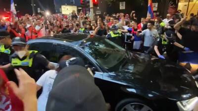 Джокович Новак - Полиция разогнала фанатов Джоковича в Австралии - tvc.ru - Австралия - Сербия - Мельбурн