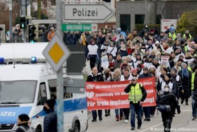 Тысячи жителей Германии вышли на протесты против антикоронавирусных мер - unn.com.ua - Украина - Германия - Киев - земля Саксония-Анхальт