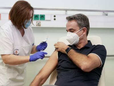 В Греции для некоторых групп людей одобрили четвертую дозу COVID-вакцины - unn.com.ua - Украина - Киев - Греция