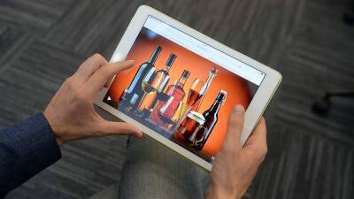 Нелегальные онлайн-продажи алкоголя выросли на фоне распространения COVID-19 - iz.ru - Санкт-Петербург - Израиль