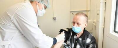 В Дмитровском округе вакцинировались от коронавируса 124 тысячи человек - runews24.ru