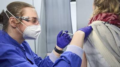 Карл Нехаммер - Австрия введет обязательную вакцинацию от COVID для лиц старше 18 лет - iz.ru - Вена - Австрия - Израиль