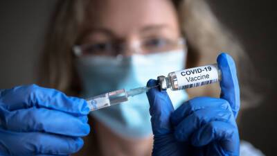 Сумия Сваминатан - ВОЗ: необходимость бустерной дозы вакцины от COVID-19 для здоровых людей не доказана - mir24.tv