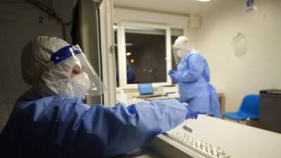 Число случаев инфицирования коронавирусом выросло в мире на 20% за неделю - russian.rt.com