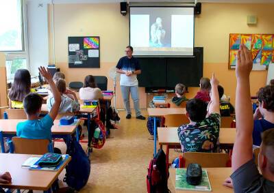 Правительство Чехии одобрило увеличение числа экстренных выходных в школах - vinegret.cz - Чехия