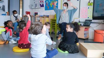 Во Франции начнет действовать масочный режим для детей с шести лет - iz.ru - Франция - Париж - Израиль