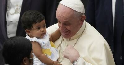 Франциск - Папа римский призвал поддерживать матерей и защищать женщин - rus.delfi.lv - Латвия - Ватикан