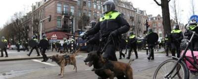 В Амстердаме в ходе митинга против ковидных ограничений произошли стычки с полицией - runews24.ru - Голландия - Амстердам