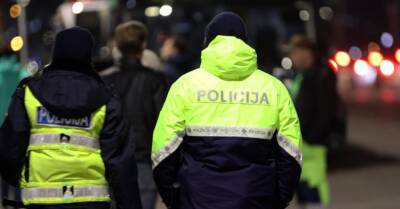 Полиция будет следить за требованием носить медицинские маски и респираторы - rus.delfi.lv - Латвия